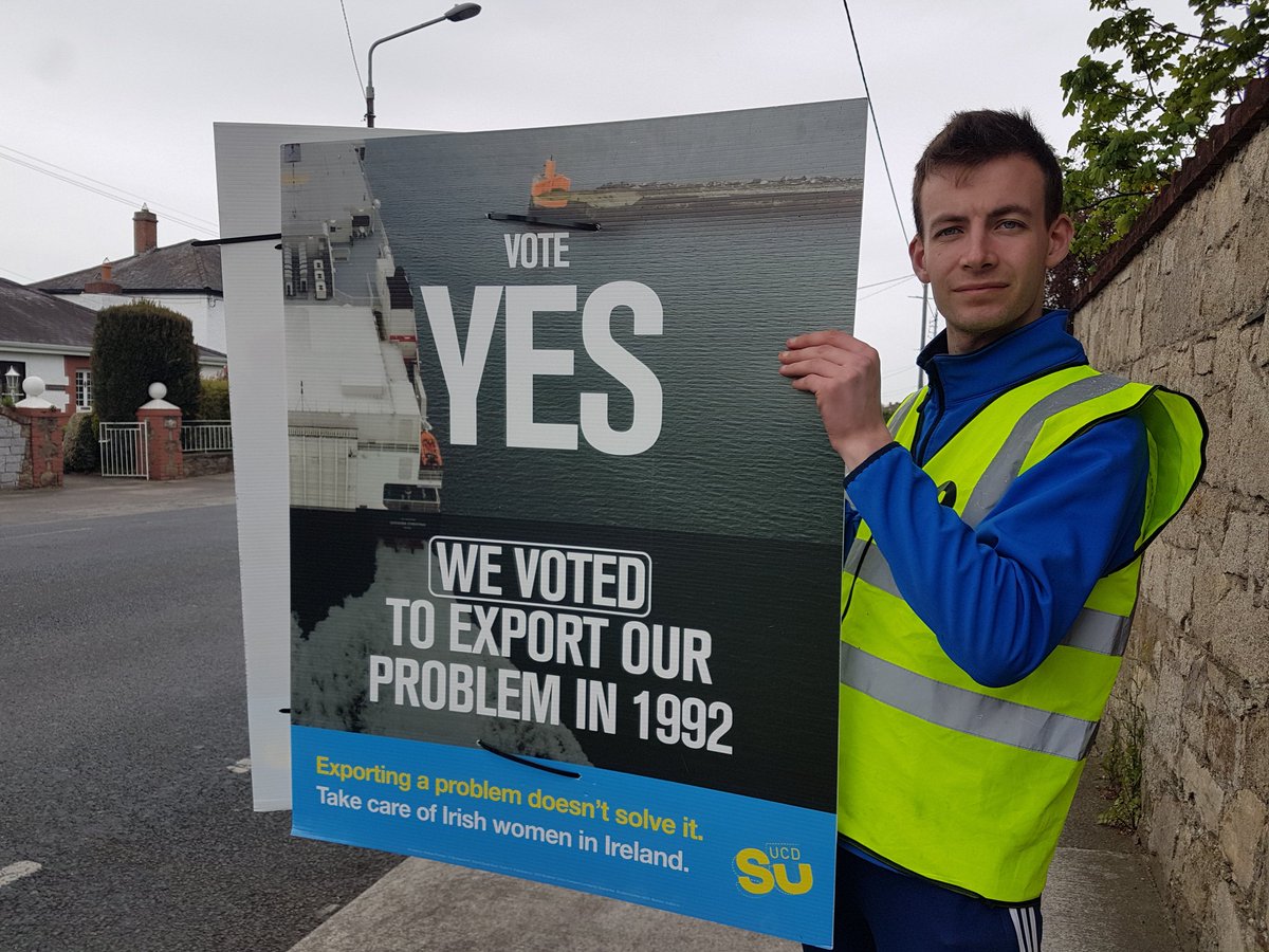 UCDSU's tweet photo. Braving our fear of heights to put up our #VoteYes posters around UCD area. @UCDFORCHOICE  #repealthe8th 👇 https://t.co/bC8qwbXVV1