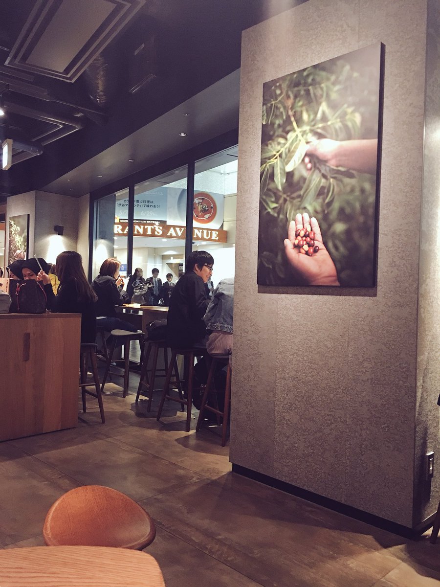 かえでぇ 渋谷 久々にマークシティのスタバ来た 内装可愛くなってて やっぱりスタバ好きだなぁ って実感 艸 ﾟ オシャレ感溢れてるぅ 将来のマイホームづくりの参考にしよww スタバ 渋谷マークシティ インテリア T Co
