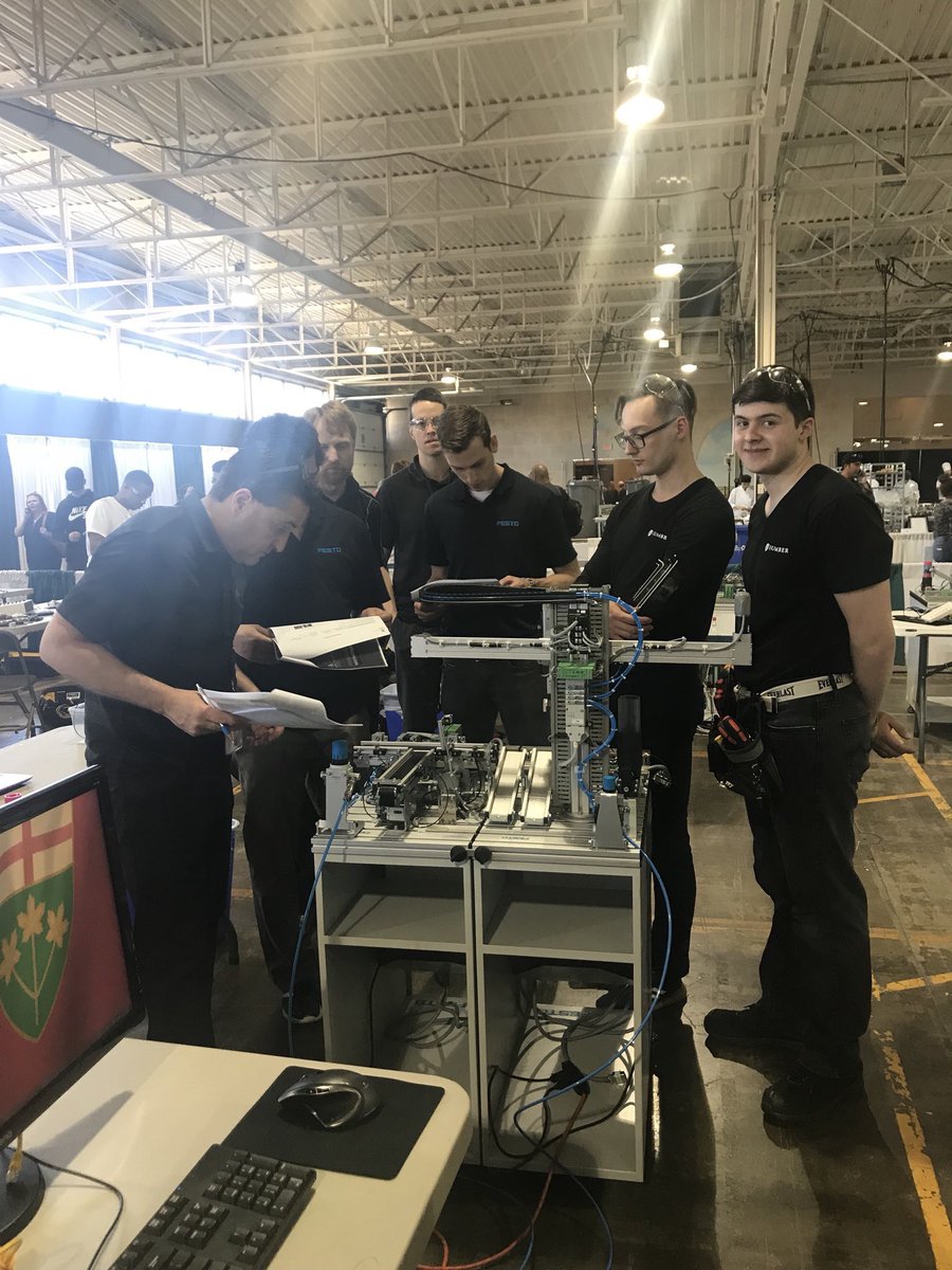 FarzadRayegani's tweet photo. WE ARE CHAMPIONS!Congratulation to @HumberAppTech teams for wining GOLD and SILVER at #SkillsON2018 #MECHATRONICS  Competition. https://t.co/YZYhyQXlCa