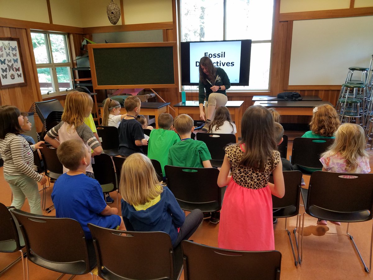 huntmrbriggs's tweet photo. Fossil detectives#brunswickpride https://t.co/1ysejxP9sR
