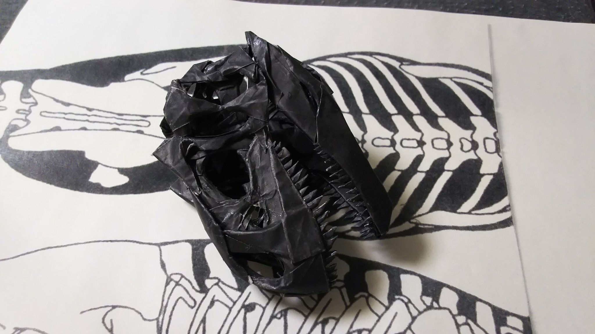 祐磨 現在 折り紙でアロサウルスの制作中 あと少しで全身完成出来るかな