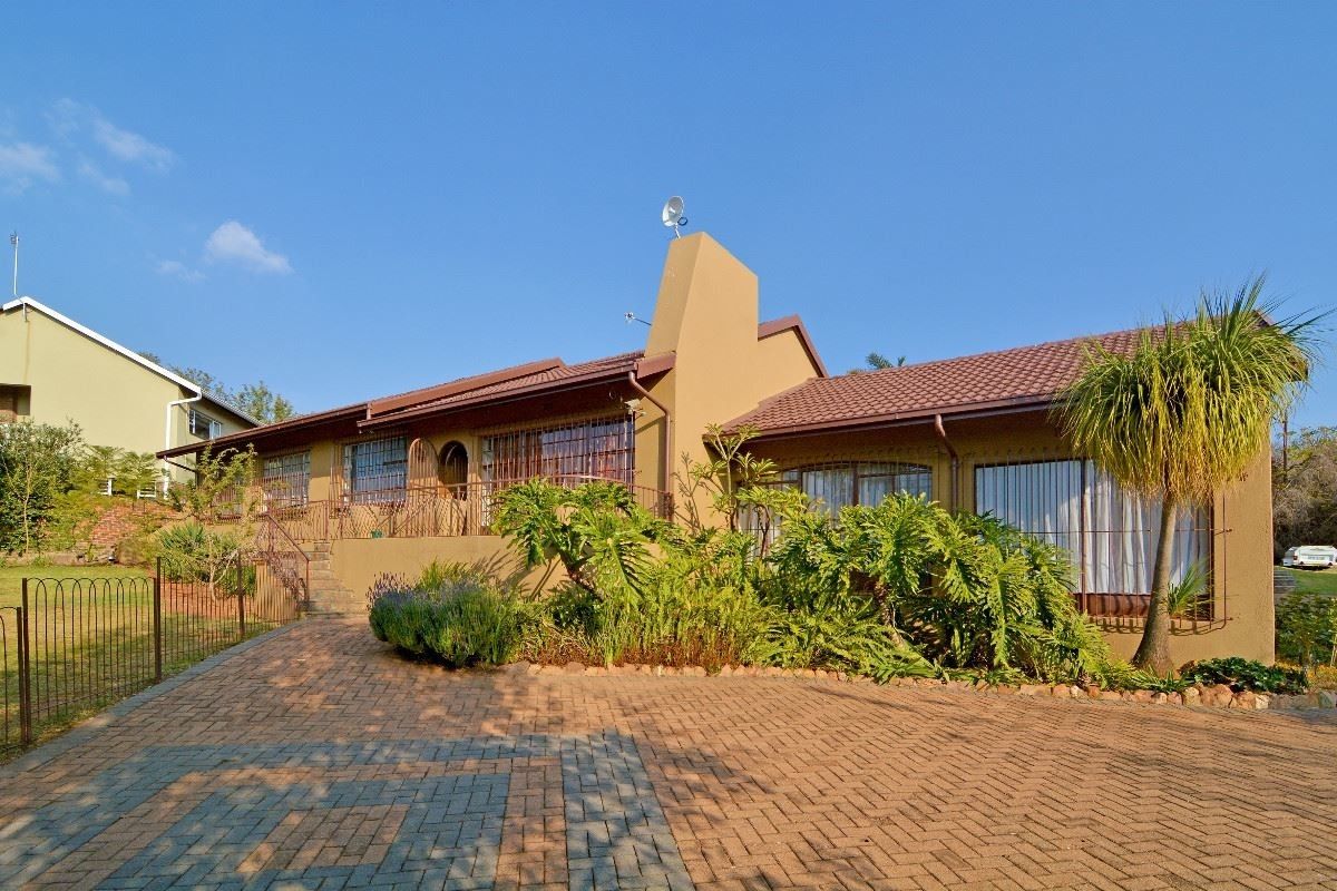 PropFriendSA's tweet photo. R1,599,000 - 5 Bedroom House For Sale in Wilro Park Roodepoort Gauteng Excellent Value For Money! 5 Beds, 3 Baths, 2 Carports 2 Houses on one stand
Property Friend SA Property Directory #propertymarket #propertySA #forsale #primeproperty https://t.co/fToIqxvv5K https://t.co/nYz5icWvQi