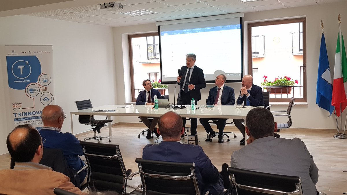 T3_Basilicata's tweet photo. Sigla del protocollo d'intesa tra #T3innovation e l'Ordine dei Commercialisti di #Potenza .Dott.Vergari:"Bisogna creare sinergie tra le diverse realtà del territorio per permettere una crescita strutturata delle imprese" @regbasilicata @GiuntaBas @marcepittella @rocifa1163 https://t.co/kExNowKeaY