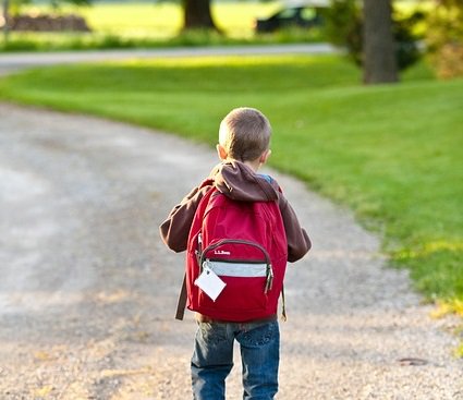 NEWS923's tweet photo. When a child shows-up for school hungry on Monday morning, it affects the whole class. #UniteAgainstHunger with @AZMorningNews & @myvsuw by texting UNITE to 411-923. You'll get a free breakfast from @FirstWatchAZ! #WeekendHungerBackpacks @JimSharpe https://t.co/8Y4FC6A8UC https://t.co/BeJhb3d4KG