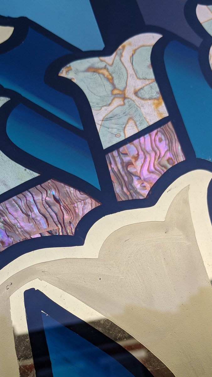 PaulBanksSigns's tweet photo. Hand painted and gold leaf window sign for Nine of Pentacles Tattoo in #Portsmouth. 23ct gold, white gold and variegated leaf with mother of pearl inlays. #signwriter #tattoo https://t.co/i3VjZKGEzk