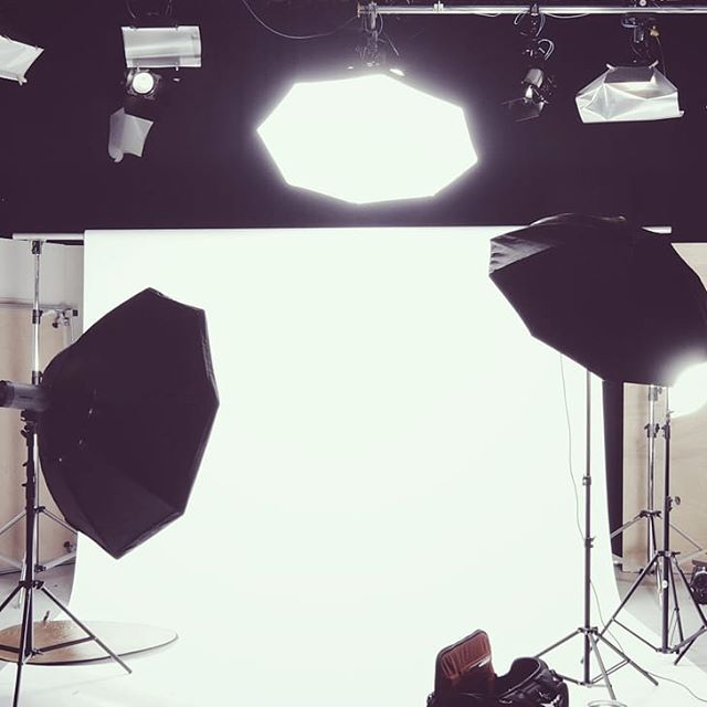 TWStorage's tweet photo. Have your clothes photographed and logged onto your own personal web wardrobe, have your clothes at your fingertips! Feel free to DM us for a chat! 
#photographicinventory #photoinventory #storage #webwardrobe  #fashion #lights #camera #action 📷📸💕 https://t.co/C5PnjE75bK