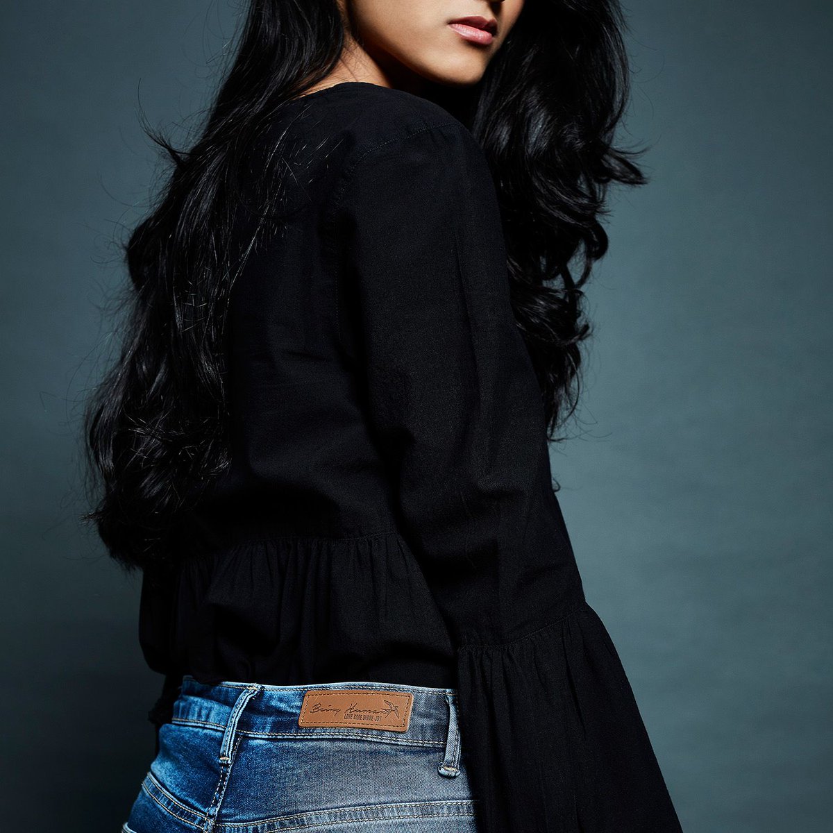 bebeinghuman's tweet photo. Soumya's favorite #DenimCode – super skinny fit denims and baggy tees, that’s what makes her tick. Accessorized with that infectious smile, there’s no way it can go wrong! Show us your #DenimCode. https://t.co/2j0qaT3TQj