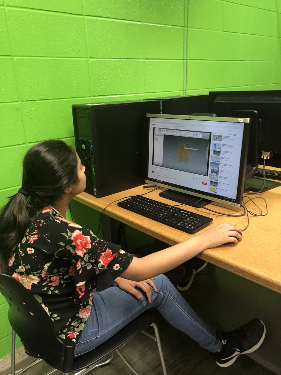 DorisAHerrmann's tweet image. @BulldogsBsi  #Robotics Students working on Inventor Projects. @BIS_Robotics #BISLearns @ccisdtech #CCISDRobotics.