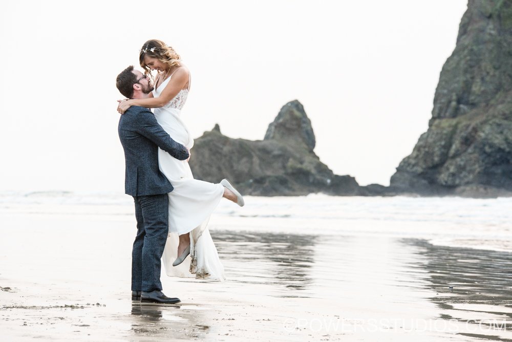 Thank you <a href="/BestWeddingOR/">Best Wedding Oregon</a> for naming us one of the 5 Oregon Coast Overnight Wedding Venues Worth Checking Out! 💍

Book now: salishan.com #WeddingWednesday