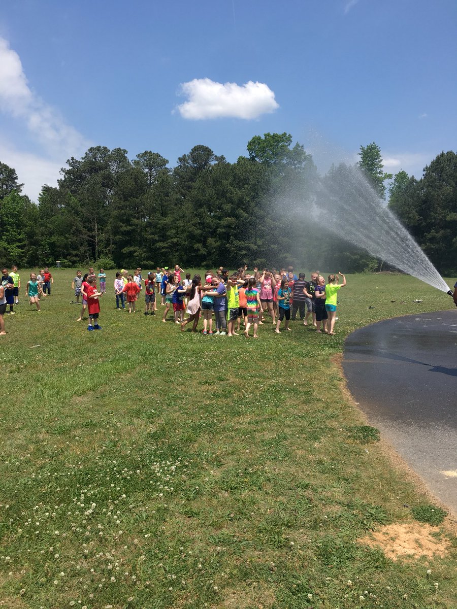 A big thanks to the Chatsworth Fire Department for coming out and “spraying down” out 1st graders. They loved it!