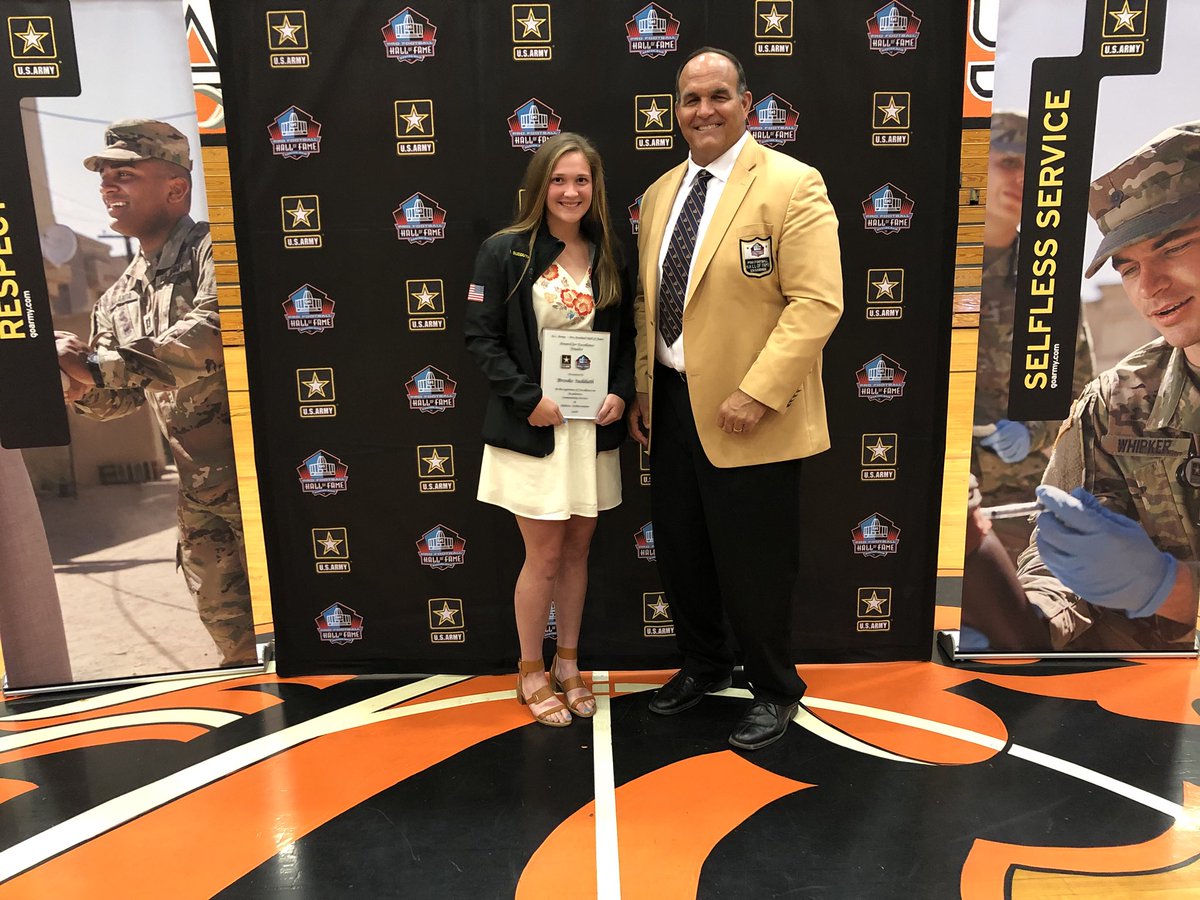 ProFootballHOF's tweet photo. Coverage from our @GoArmy HOF Award for Excellence Ceremony for Finalist Brooke Sudduth at Cascade HS in Shelbyville, TN. Gold Jacket @bmatthews74 was the presenter for the ceremony. #USArmyChattanooga https://t.co/YtXTGZ4R2j