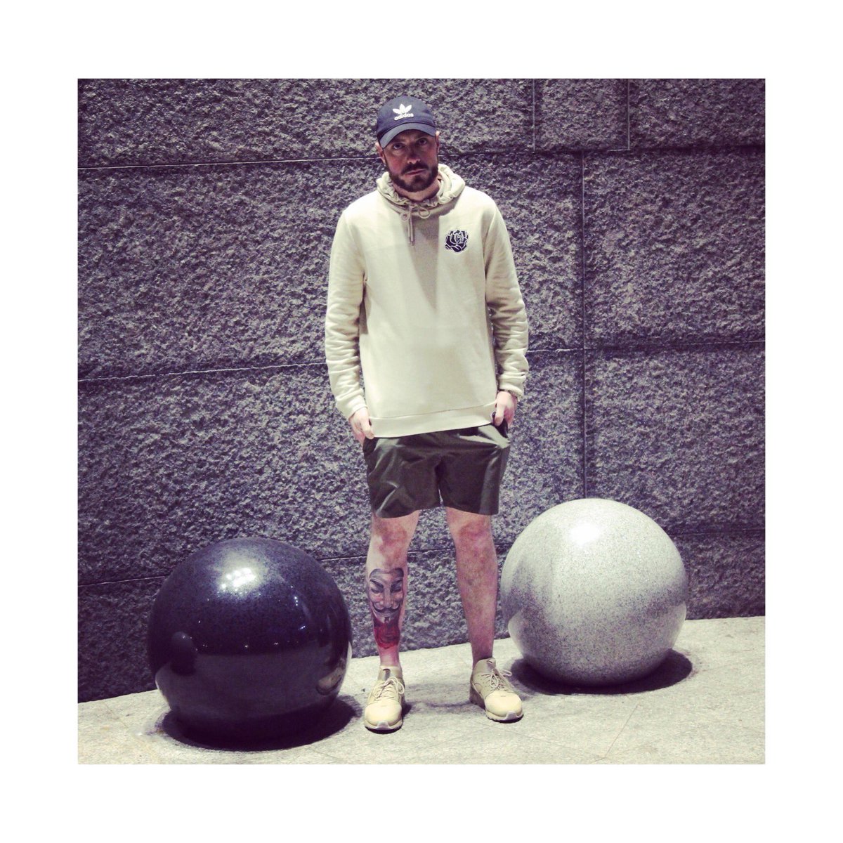 mrhartsbeats's tweet photo. It’s not about status.
It’s about mindset.
🧐
.
.
.
.
.
.
#mindset #status #qoutes #beatmaker #beatmaking #photography #photo #london #uk #balls #notamodel #rosesandregrets #adidas #nike #huraches #swag #producerlife #producerlifestyle #tattoos #tattoo #tattooedmen https://t.co/mSQrxFZHMe