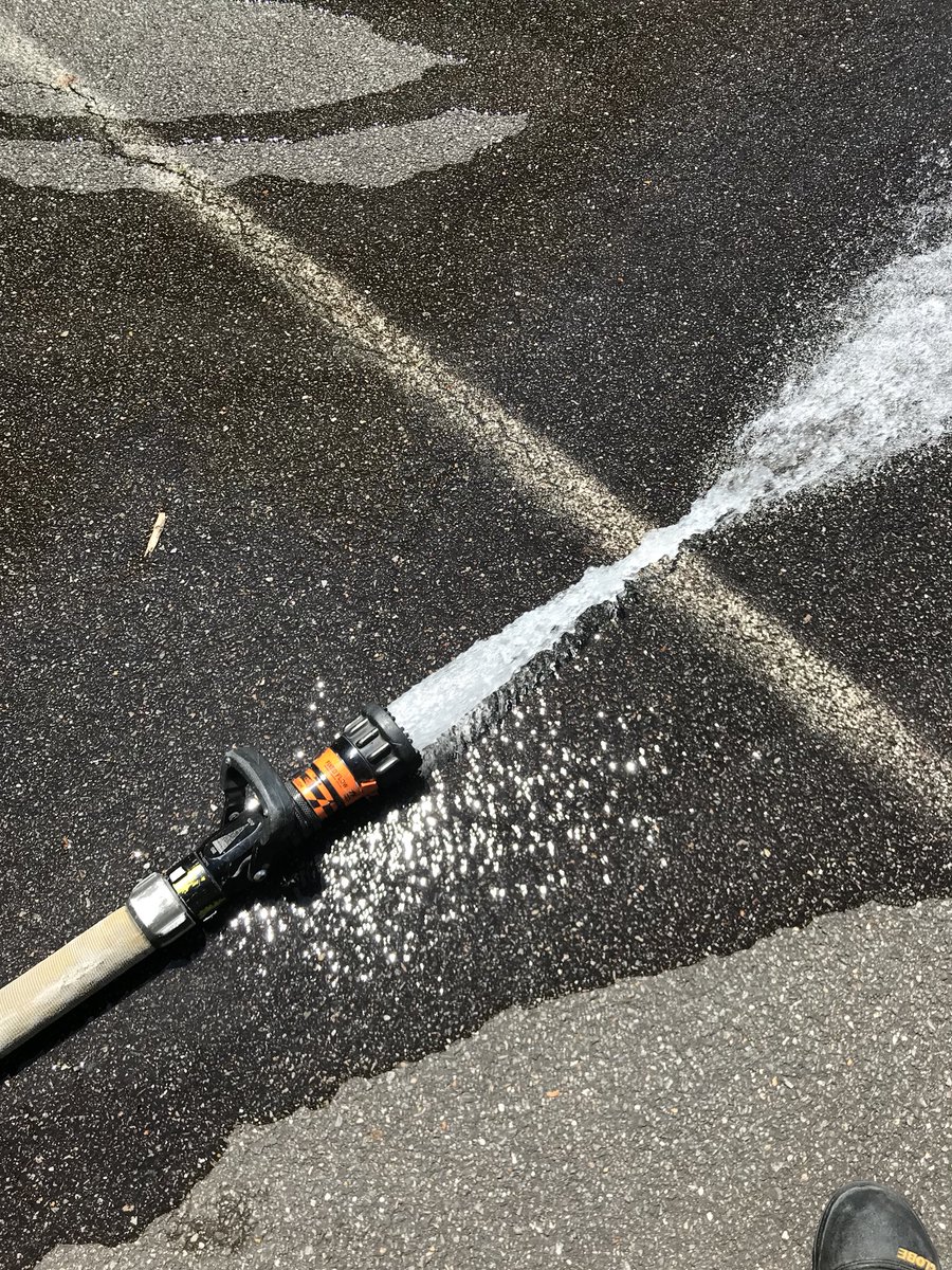AverageJakeFF's tweet photo. Another beautiful day to flow water #flowandmove #firefighter #1hourhot #firefighter https://t.co/kMnfte3gM4