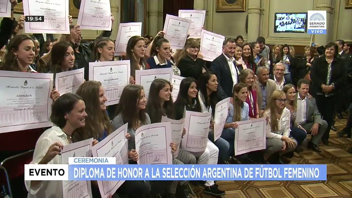 capfutfem's tweet photo. En el día de ayer en el @SenadoArgentina se homenajeó a jugadoras y cuerpo técnico de la @Argentina por el 3er puesto conseguido en la Copa América de Chile. Deseamos que está visibilidad desemboque en un apoyo constante para que este deporte siga creciendo. Felicitaciones ⚽🇦🇷 https://t.co/aLT9VStvVD