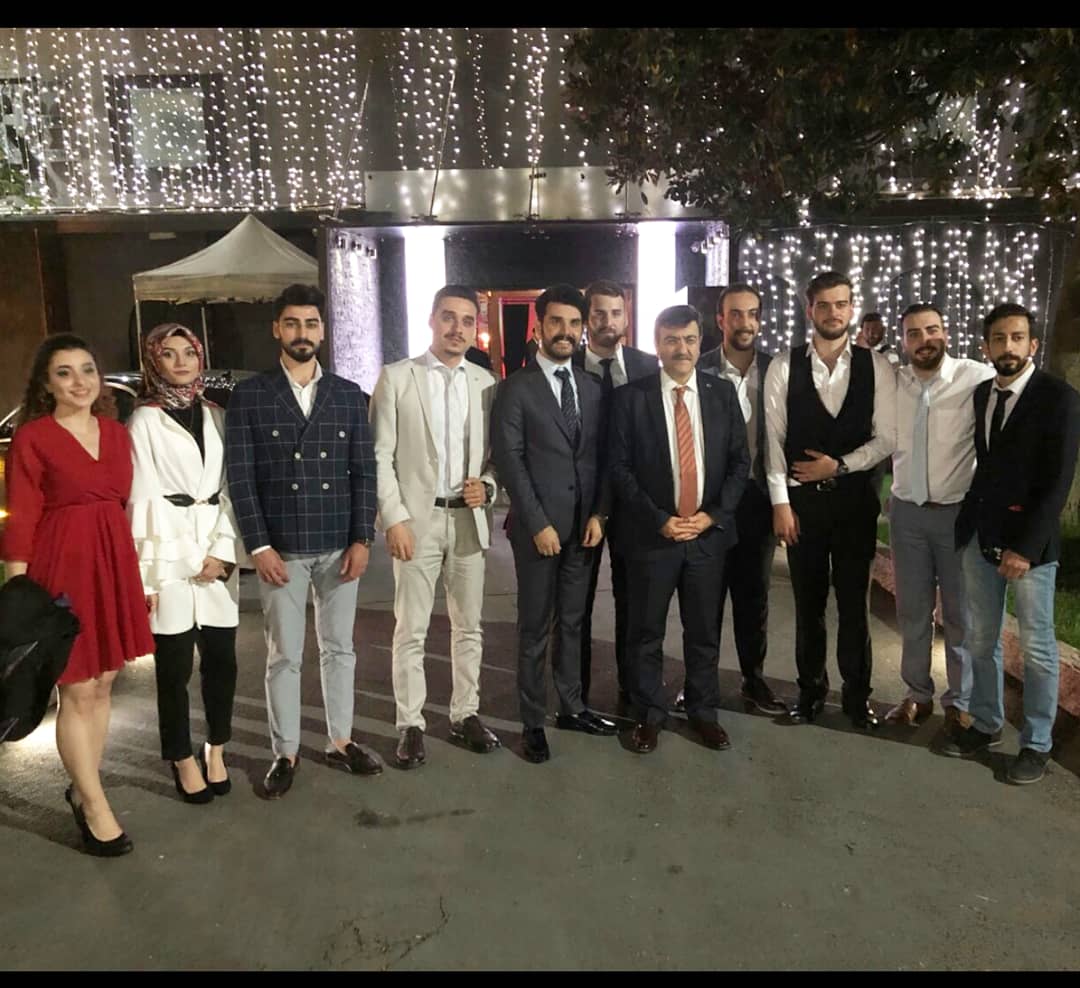 Yuşa Çolak (@yusacolak) on Twitter photo Mezun olduk... Bu güzel ve anlamlı gecede bizleri yalnız bırakmayan Rektör Hocam Prof. Dr. <a href="/yhacisalihoglu/">Yaşar Hacısalihoğlu</a> 'na, <a href="/konseyiyyu/">İYYÜ Öğrenci Konseyi</a> ve bütün <a href="/YeniYuzyilEduTR/">Yeni Yüzyıl Üniversitesi</a> ailesine teşekkürler... Mezun olduk... Bu güzel ve anlamlı gecede bizleri yalnız bırakmayan Rektör Hocam Prof. Dr. <a href="/yhacisalihoglu/">Yaşar Hacısalihoğlu</a> 'na, <a href="/konseyiyyu/">İYYÜ Öğrenci Konseyi</a> ve bütün <a href="/YeniYuzyilEduTR/">Yeni Yüzyıl Üniversitesi</a> ailesine teşekkürler...