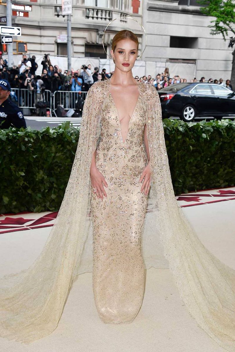stylingbyJE's tweet photo. #MetaGala2018 favourites part 2 ✨ I’ll take them all... gorgeous! https://t.co/d7vkACee7F
