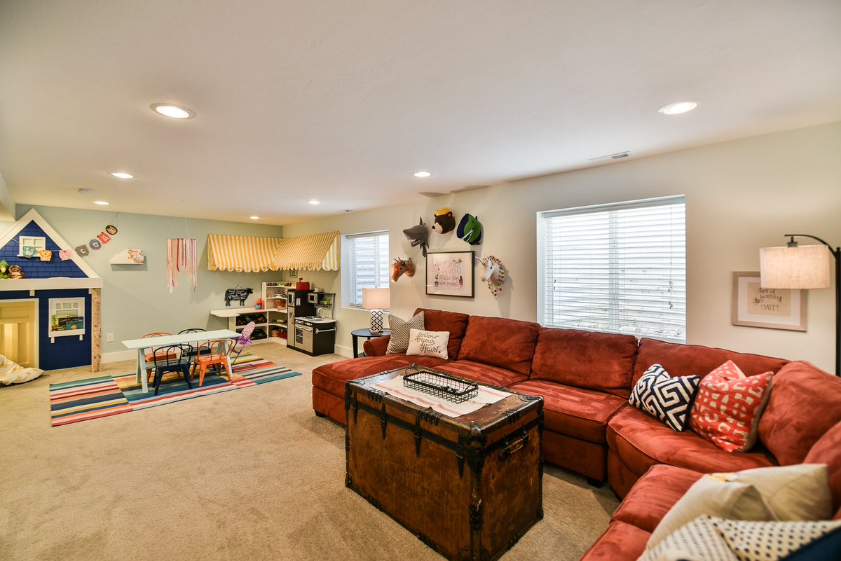 ActionTeamUtah's tweet photo. New Listing in Riverton! Beautiful hardwood throughout main floor, large and spacious rooms and backyard! https://t.co/9mClAWJN38 https://t.co/6sTEdX79AY