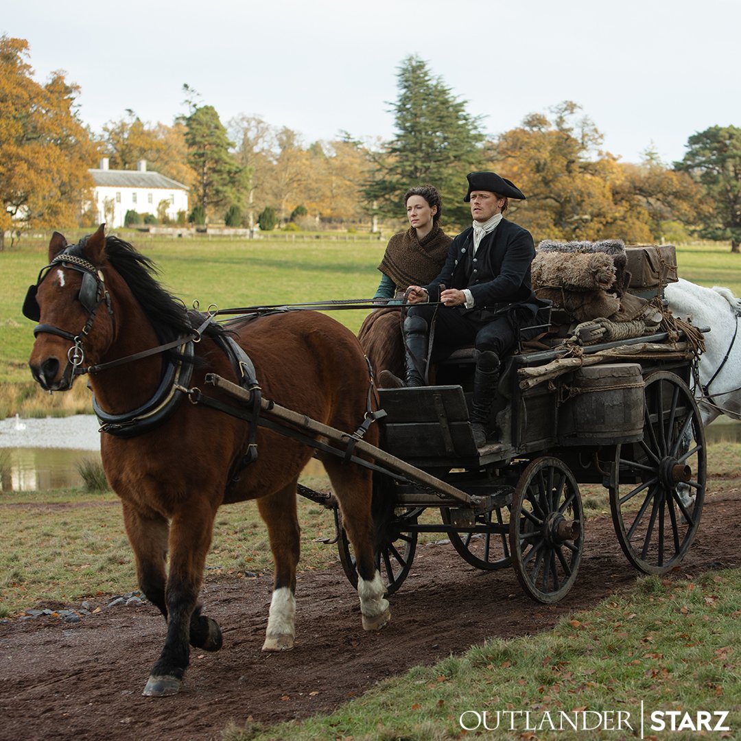 Outlander_STARZ's tweet photo. Just look at two of our strong, amazing #Outlander couples. 😍 https://t.co/6qOw8yPpuE