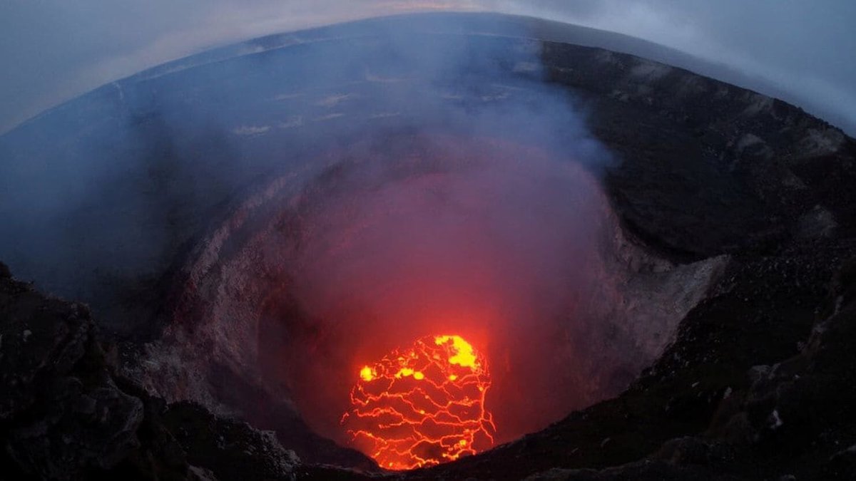 Benioff's tweet photo. I am delighted to partner with @RedCross to provide funding for 100% of their Big Island Volcano Humanitarian efforts.  Thank you to all of the Red Cross employees and volunteers supplying emergency relief.  Our hearts are with those families affected by this natural disaster. https://t.co/luYK0GWXPC