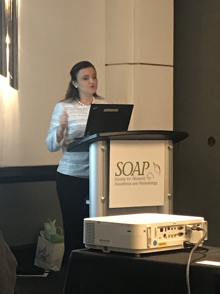 AnObsColombia's tweet image. La Dra Simon nos recuerda la importancia de la #listadechequeo en los cuadros de hemorragia uterina, así como la necesidad de preparación para responder a estos eventos. #SOAPAM2018 #soaplatam2018