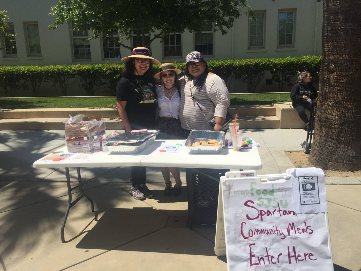 SpartanMeals's tweet photo. @SJSUFreeFood free snacks and water bottles on 7th street plaza! https://t.co/087a2dHo4P