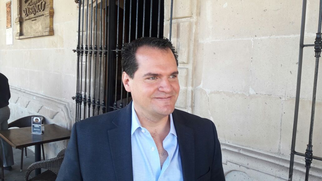 Grupoformuladgo's tweet image. Nos reunimos en las oficinas de @SdecoDgo con la aerolínea @VivaAerobus para intentar que inicien operaciones antes del mes de septiembre en #Durango @MAUHOLGUIN @CanacoDurango #AbriendoLaConversación