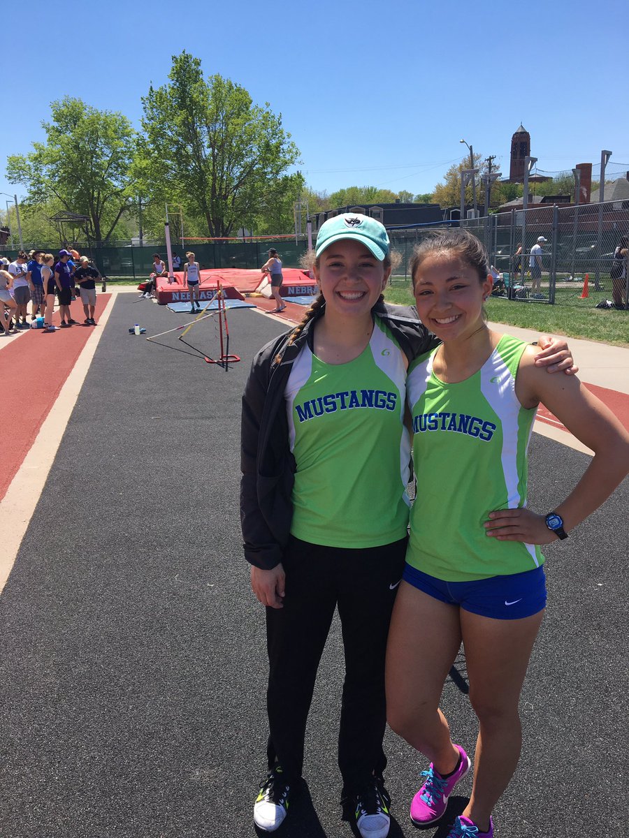 MNTrackandfield's tweet image. First 2 qualifiers for state!  District champion and 4th!@MNHSActivities @MillardNorthHS  #goingtostate #Compete #Polevault #champion