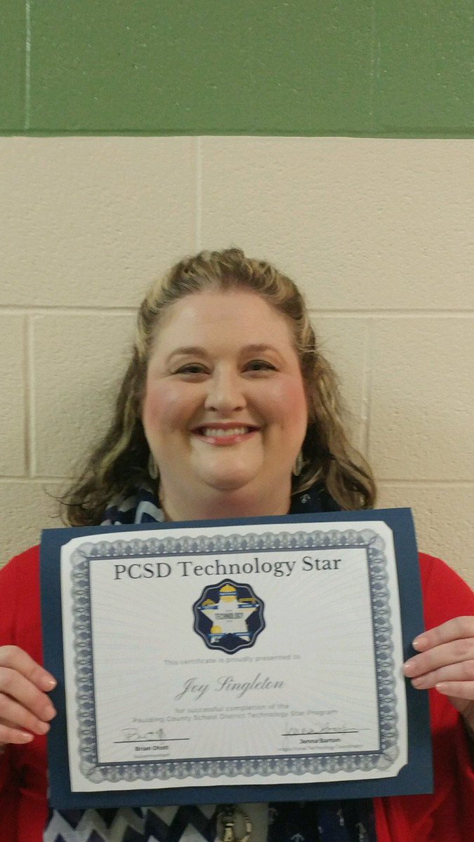 jbartonPCSD's tweet photo. What's this? More #PCSDTechStar teachers? Way to go ladies!
@NicoleLongshore from Union, Courtney Osley from Northside, Joy Singleton from New Hope, and Sara Johnston from Moses https://t.co/wFSi8VvwlS