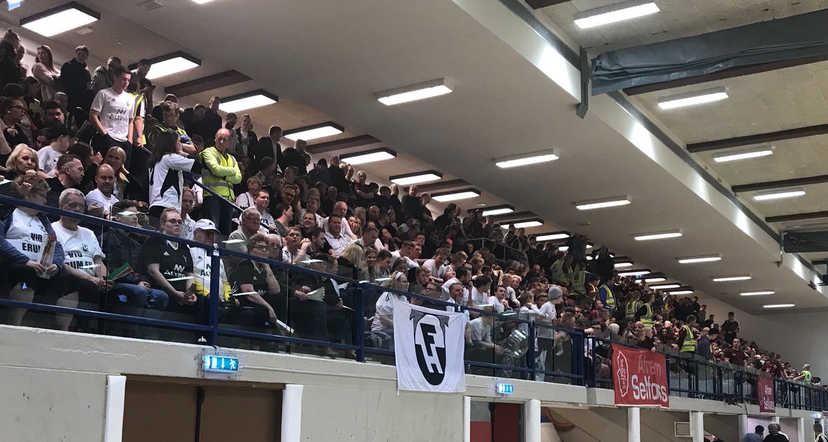 Biluð stemning á Selfossi og styttist í þessa veislu #handbolti #olisdeildin