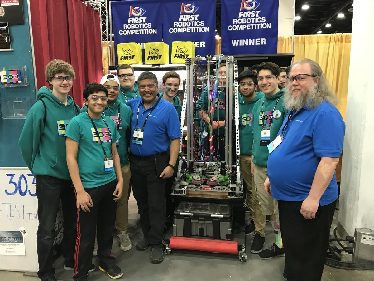 BellLabs's tweet image. Our own @charlesbahr blogs about his experience running an immersive virtual game booth at the @FIRSTweets #Robotics Championship: nokia.ly/2KMDpnn
And check out our Twitter Moment from the event: bit.ly/2rtwOWU
#FIRSTCHAMP #omgrobots #STEM
