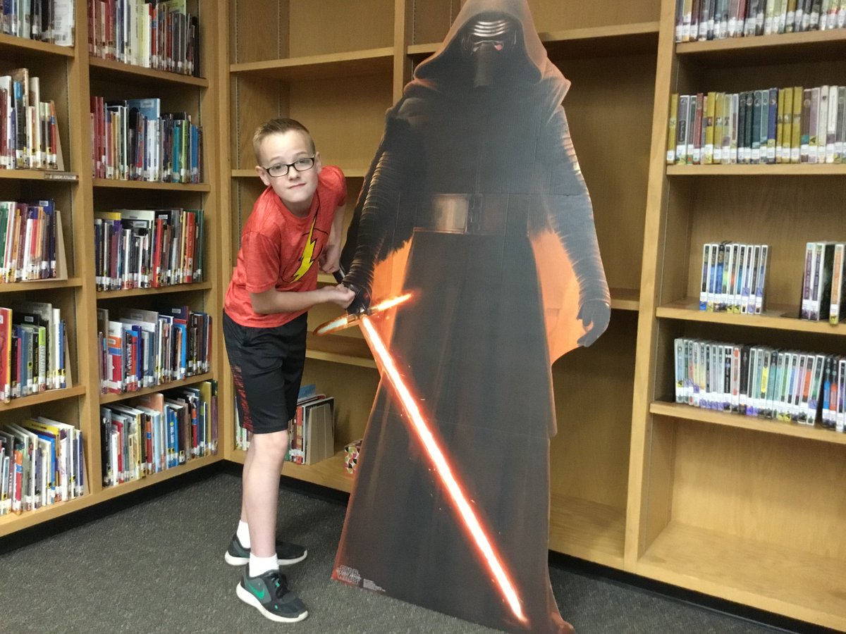 NMSLibraryATeam's tweet image. #StarWarsSelfies