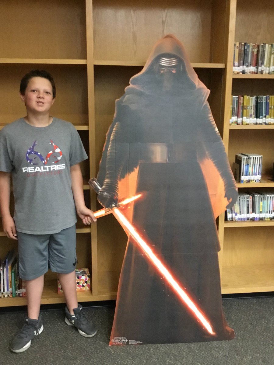 NMSLibraryATeam's tweet image. May the Force Be with These Readers!