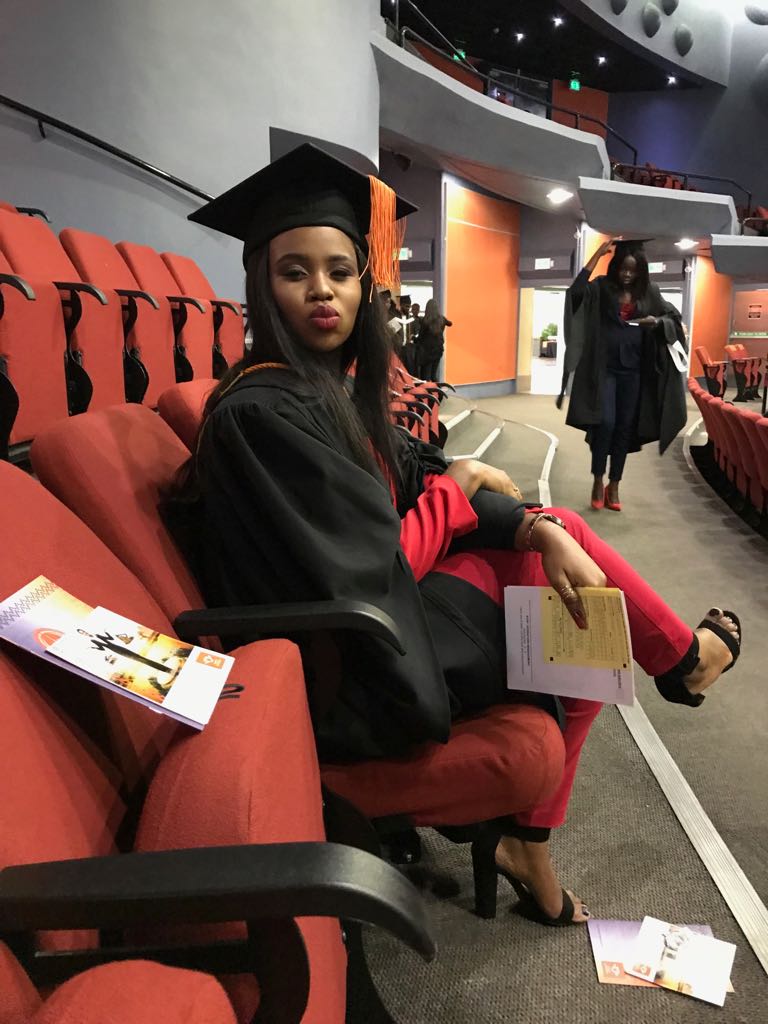 ShielaghGma's tweet photo. 👨🎓👨🎓👨🎓👨🎓👨🎓
The grad glow😍😍😍
@simply_liziwe
#UJGrad2018 https://t.co/Y7wAHHmv4B