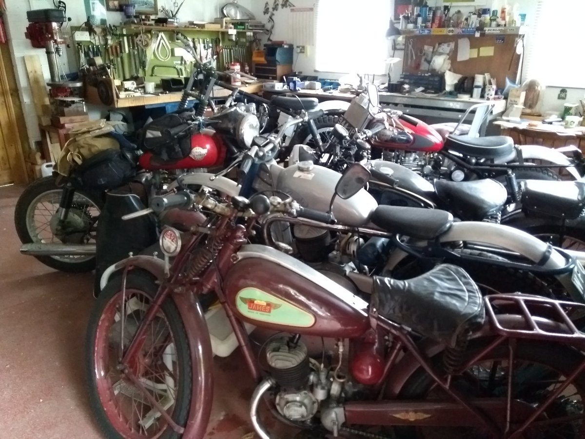 Mr_slimjames's tweet photo. My dad's garage isn't to shabby. https://t.co/pF1AZ8Tvrn