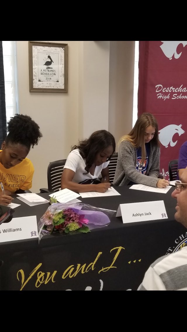Congrats to our 2018 track and field signees💜💛 We are very proud of y’all! @yea_lexx <a href="/kkayli124/">Kayli Bealer🤍</a> <a href="/AshlynBriana_/">Ash🤍</a>