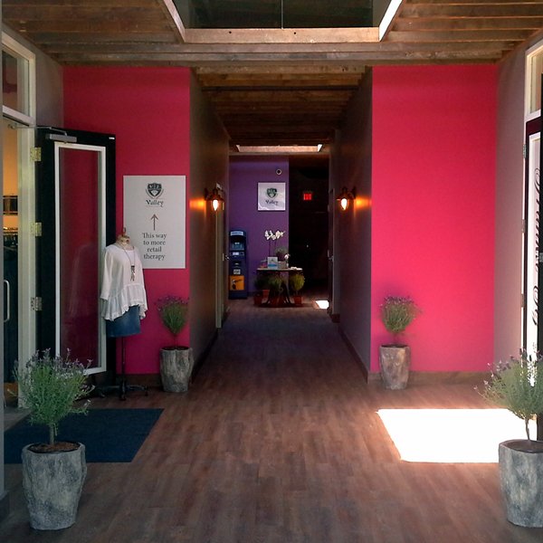 Jordan_Village's tweet photo. .#MaryRosesLavenderBoutique will make your senses come alive, located in the newly renovated Village Mews in charming #JordanVillage. We carry a variety of bath &amp; body products from Neob, which are all plant based &amp; made locally in Niagara. #TwentyValley #ShopthisWay https://t.co/hTlMRIGL9x