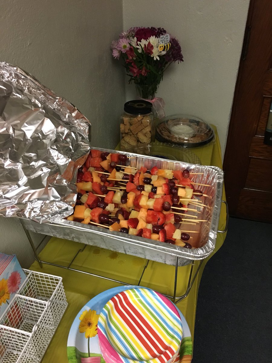 FirstiesAtWork's tweet photo. Thanks @FarmingdalePta for the AMAZING Italian Feast!!!!! #TeacherApprecationDay @FSDVikings https://t.co/dtB2IzG8K9