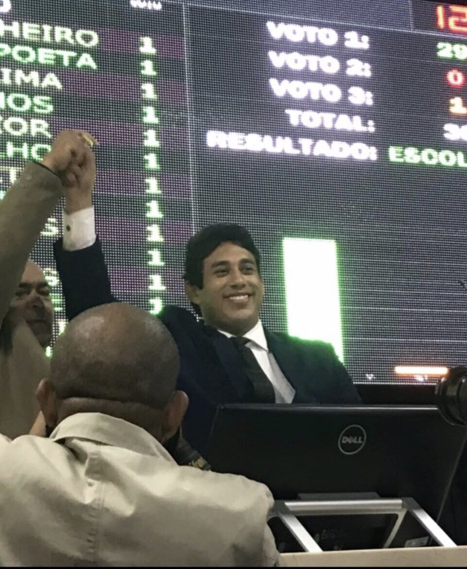 osmarfilhoma's tweet photo. [AGORA] O vereador Osmar Filho acaba de ser eleito presidente da Câmara Municipal de São Luís para o biênio 19-20. #EquipeOF https://t.co/u2yug0C2ga