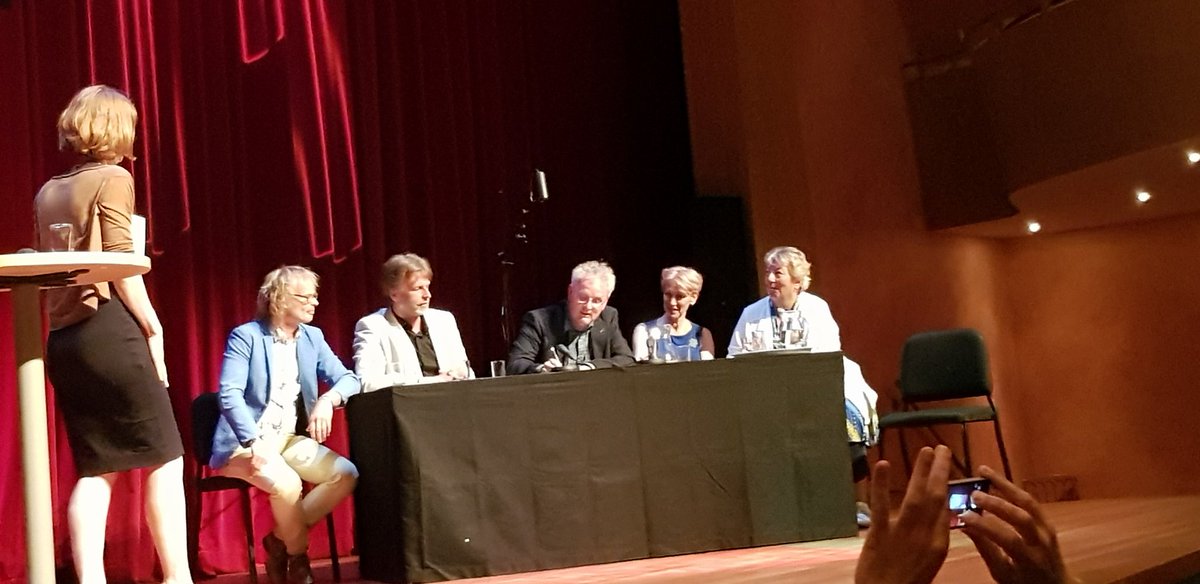 Intentieverklaring @meermuziekklas voor #Fryslan getekend bij openingscongresx <a href="/atthewatergate/">At the Watergate</a> 'Onze' Johan namens het onderwijs. <a href="/cbsnijdjip/">CBS Nijdjip</a> <a href="/reinboge/">KNS de Reinbôge</a>