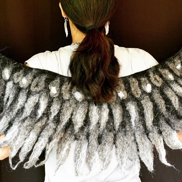 KarenFeltArtist's tweet photo. I wanted to make a small winged brooch ....... #wings #owlwings #collar #feltedcollar #woolcollar #owlscarf #scarf #birdscarf #bird #shawl #cape #woolfelted #wetfelted #feathers #owlfeathers #wearableart #arttowear https://t.co/f4oE9ZD4Rg https://t.co/1GMXHA3gXH