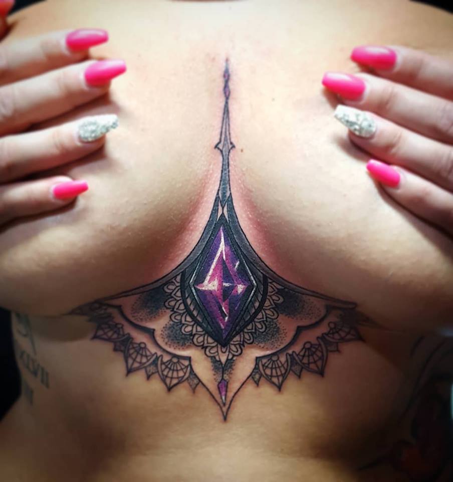 Tattooistedl's tweet photo. Done today #artist_dennis_lehmann #dabecca #dabeccatattoosundlifestyle #tattoo #tattoos #tattoosofinstagram #instatattoo #instatattoos #inked #inkaddict #pattern #rubin #mandalatattoo #auafee #mandala #dotwork #dotworktattoo #inkedgirl #sternum #underboob #jewelery https://t.co/Ne9TlQB4Om