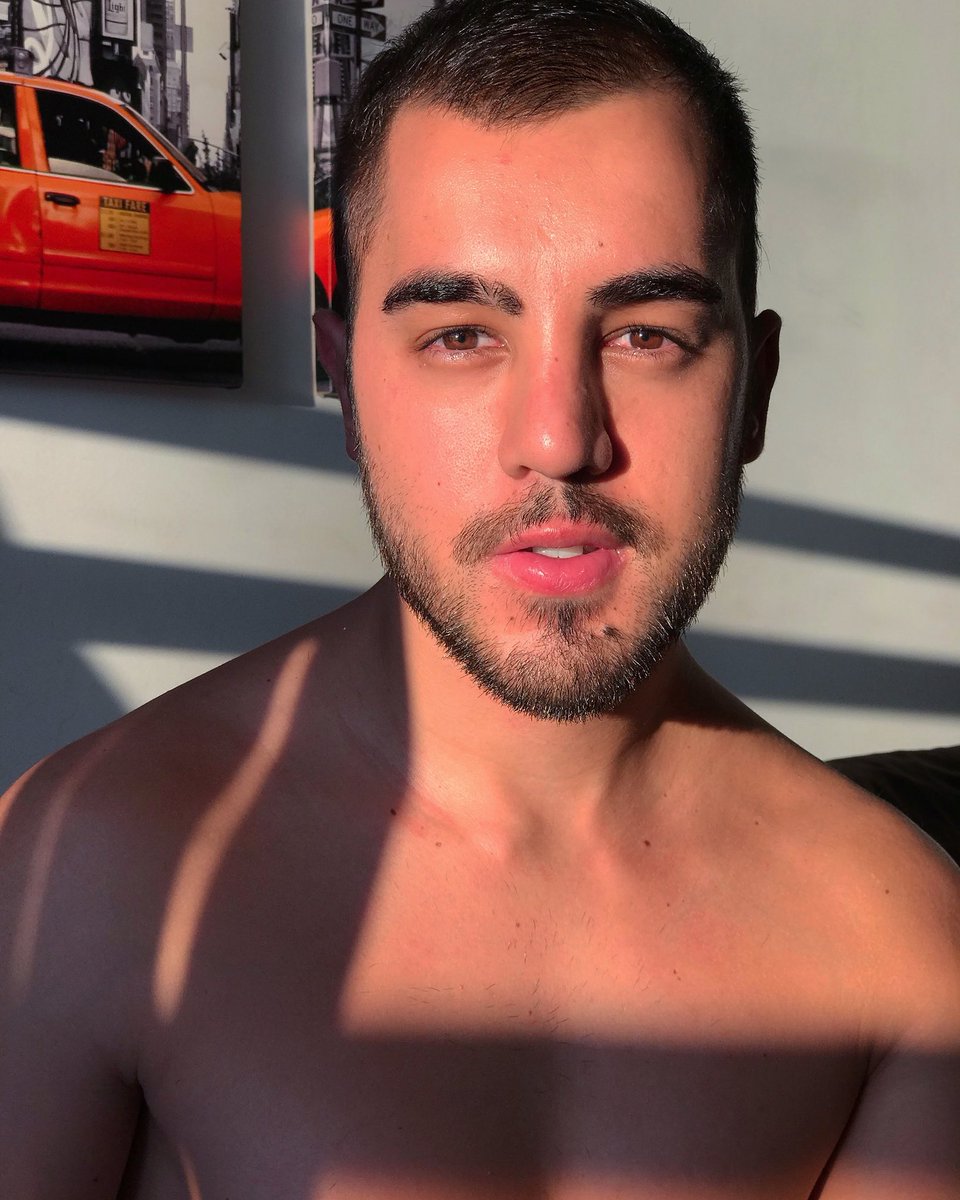 bom dia! mais tarde temos sessão de fotos pro novo álbum, estamos fazendo tudo com muito carinho, ansiosos pra saber se vcs vão curtir ☀️🙌🏽✨