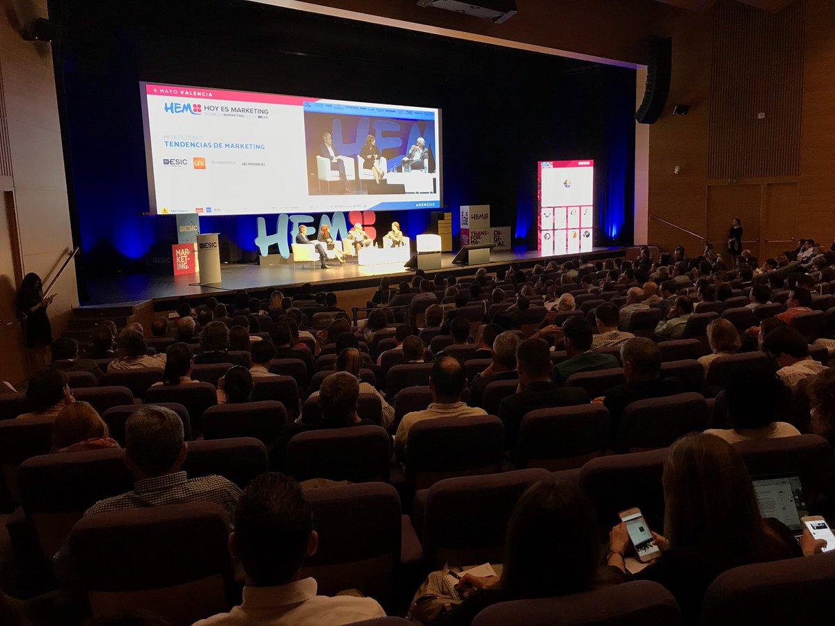 ESICValencia's tweet image. “Hoy en día alguien coge un móvil y nos destroza. Nuestra imagen se puede hundir enseguida. Radiografiar al buyer persona.” #DanielZurriaga de @lasprovincias