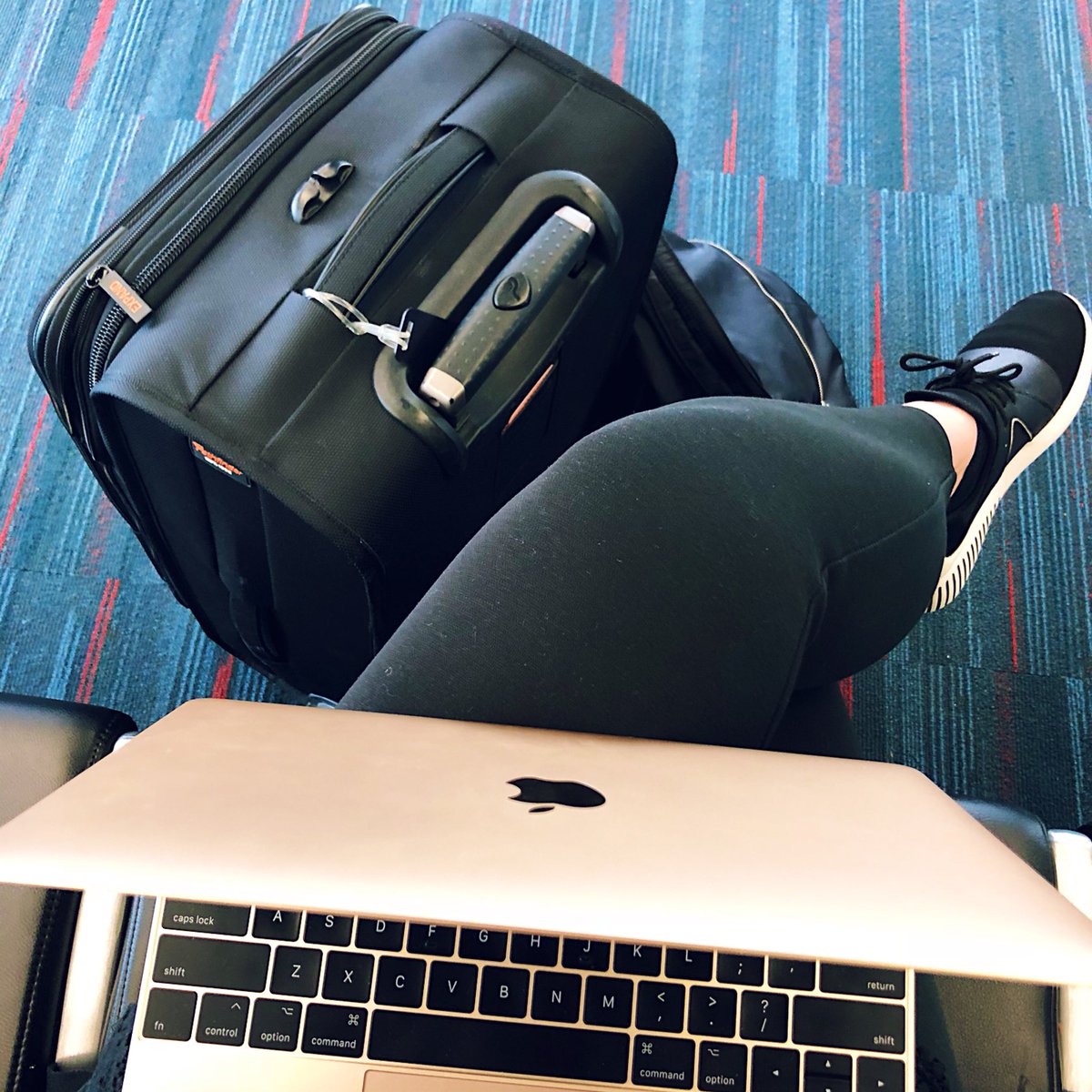 drericakight's tweet photo. And… it’s back to the Dominican Republic for my hand-on implant training experience.  I’ll be in the clinic for 3 days, learning how to place implants so that I can provide a gold-standard solution for missing teeth!  Can’t wait DR… here I come! #dominicanrepublic #travelday https://t.co/l08PDsmnFc