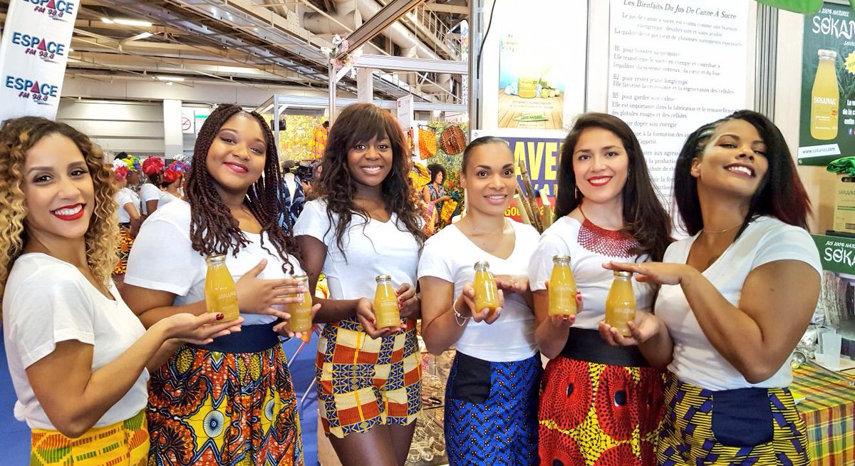 Sokanaa_France's tweet photo. La #FoireDeParis s’est terminé ! Merci à tous ceux qui sont passés échanger autour d’un verre de #JusDeCanne sur notre stand !
On vous donne RDV pour 2019 !
Savourez le voyage avec #Sokanaa ! ✈️🍹😎
#JusNaturel #JusLocal #FoireDeParis2018 #BoissonLocale #SaveursDuMonde https://t.co/uwD97NJTjJ