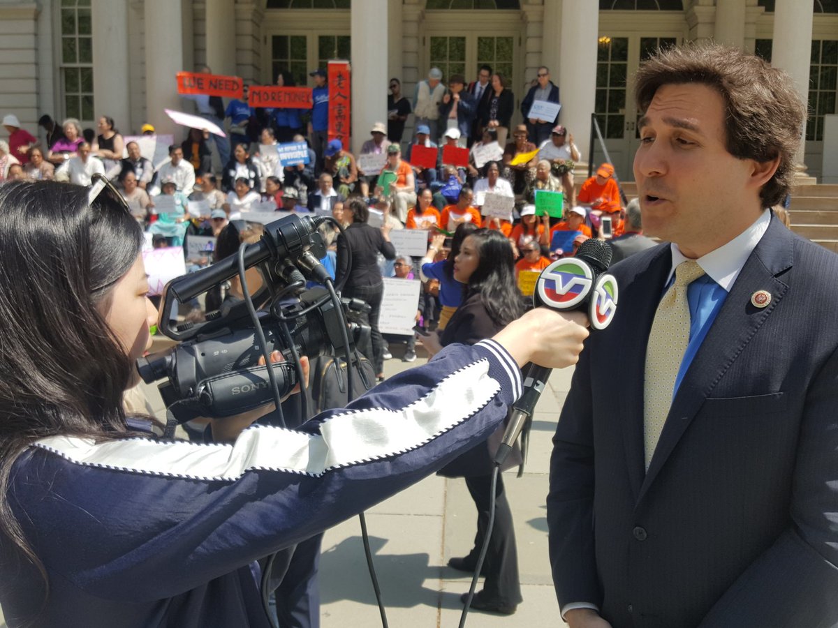 BenKallos's tweet photo. Standing up for seniors in #NYC with @liveonny we need to fund the meals they count on and invests in fixing facilities around the city. #agingaday2018 #morethanameal @Isaacscenternyc https://t.co/uc30ULon5i
