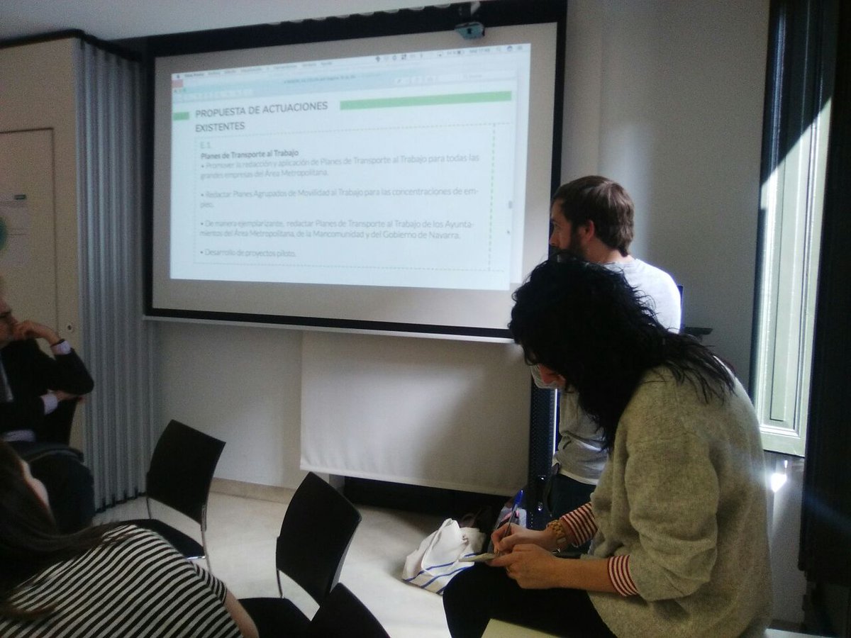 ParticiPartPMUS's tweet photo. 4.Sesión deliberativa sobre el #PMUSP, trabajando en las acciones que más disenso han creado // #IHMIP ren 4.saio deliberatiboa, desadostasun gehiago eragin duten ekintzei buruz eztabaidatzen https://t.co/o0n8HDM5s5