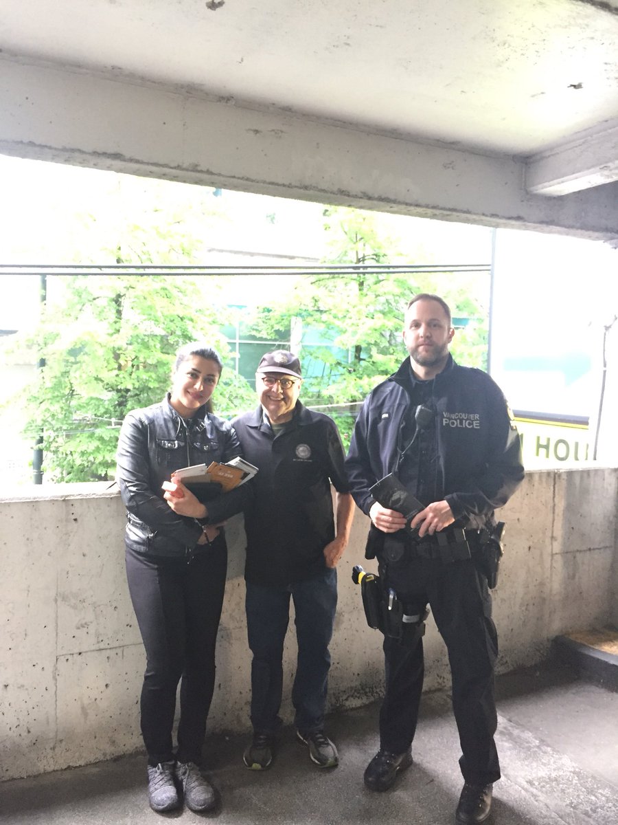 DowntownCPC's tweet image. With a recent 💥40% increase💥 in thefts from autos, we came out to do an early morning(?) auto crime prevention initiative with Cst. Woods from @WECHCPC at one of the targeted parking lots. #thieveswillstealanything #preventautocrime @VanPoliceFnd  @VancouverPD @CityofVancouver