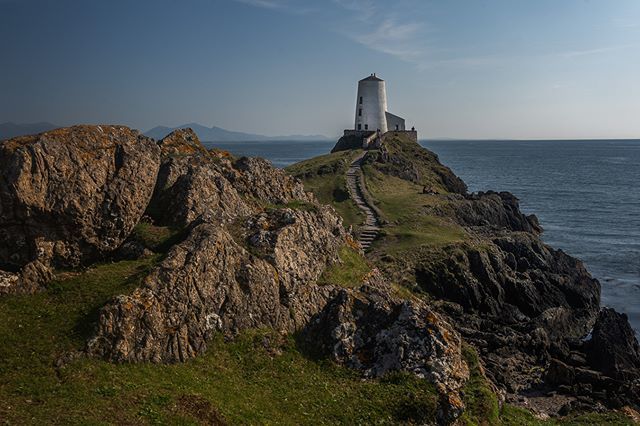 Twr Mawr Lighthouse.After 40 min treck to this Lighthouse i was not dissapointed with the end result. #lighthouse #anglesey #llanddwynIsland ift.tt/2rwKdwj