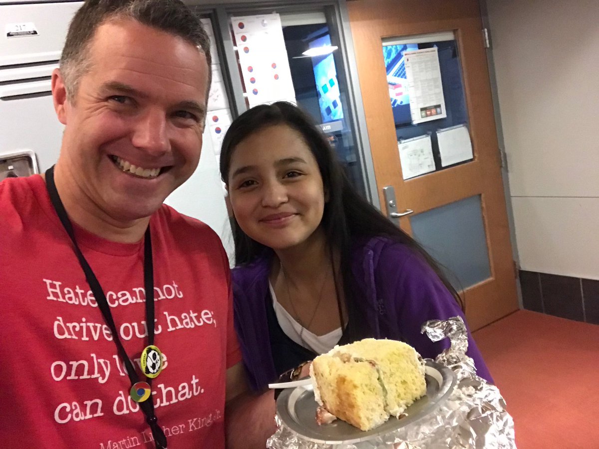 Harrell107's tweet image. When a student brings you homemade treats #newshec #lesliisawesome #teacherappreciation